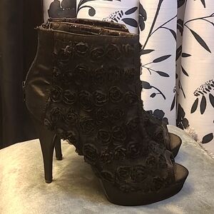 Lilian Lace Stilettos Booties Sz 8.5